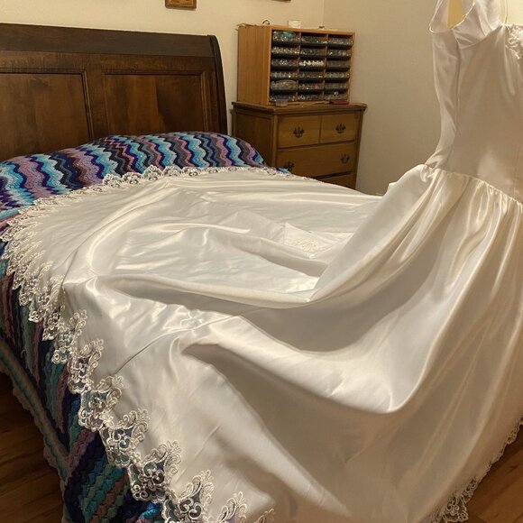 #20) Wedding Gown: Cinderella Ball - Picture 5 of 10